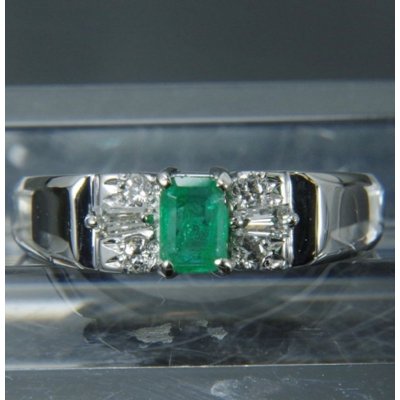 画像1: プラチナ・エメラルドリングの高さを低く