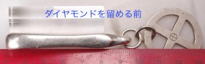 画像3: シルバーベルトフックにダイヤモンドを留める