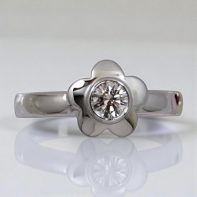 画像1: 【オーダー制作例】Pt900 お花モチーフダイヤエンゲージリング