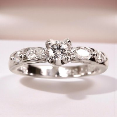 画像1: 【オーダー制作例】お母様のダイヤリング2本をリフォームした婚約指輪