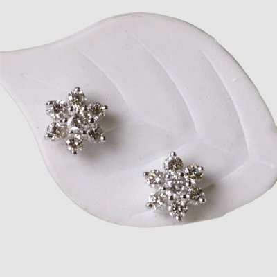 画像1: K18WG フラワーダイヤモンドピアス（直結）