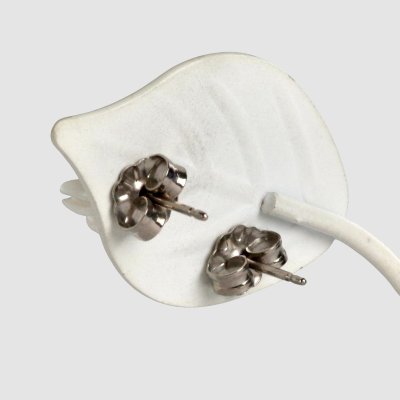 画像5: 白サンゴ 桜フラワー チタンピアス