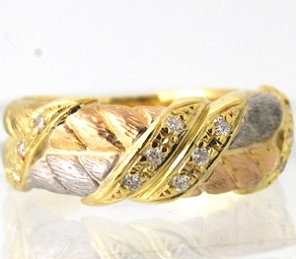 画像4: K18、Pt900スリーカラーダイヤ入りファッションリングクリーニング (4)