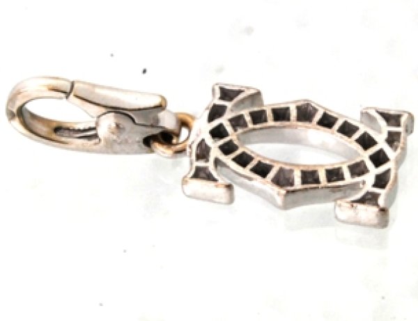 画像2: カルティエ・チャーム2Cモチーフ　フルダイヤ新品仕上げ (2)