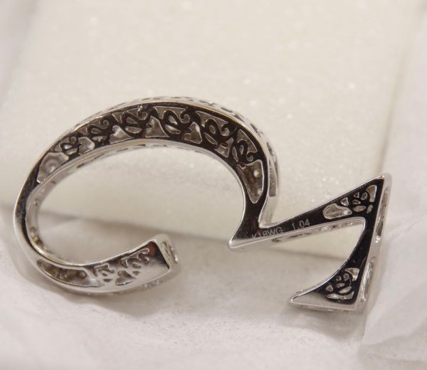 画像10: K18WGダイヤ入りペンダントのバチカン加工 (10)