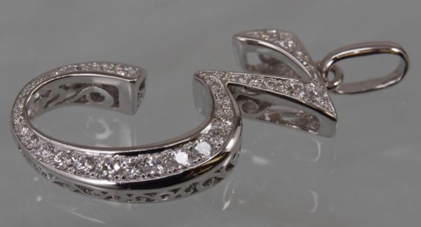 画像4: K18WGダイヤ入りペンダントのバチカン加工 (4)