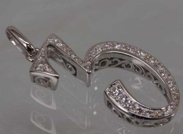 画像3: K18WGダイヤ入りペンダントのバチカン加工 (3)