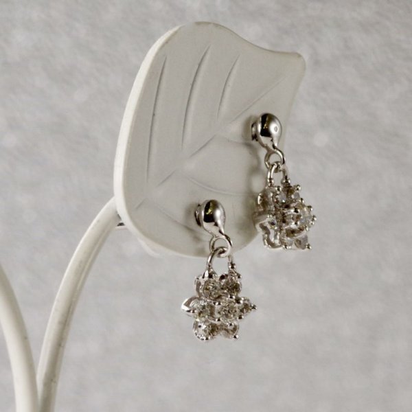 画像3: K18WG フラワーダイヤモンドピアス02 (3)