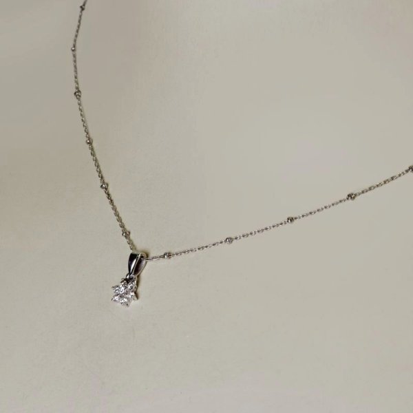 画像4: K18WG フラワーダイヤモンドペンダントネックレス01 (4)