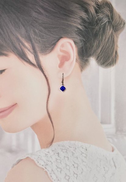 画像5: フラワーラピスラズリ ステンレスピアス (5)