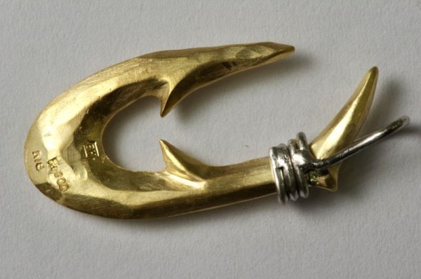 画像11: Pt900/K18 縄文釣り針 大 ペンダント (11)