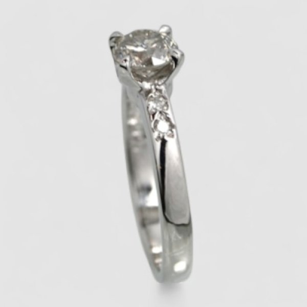 画像2: 【オーダー制作例】お母様のダイヤで制作したエンゲージリング (2)