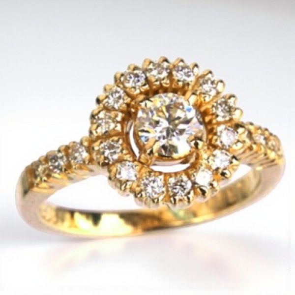 画像2: 【オーダー制作例】K18YG 最高品質ダイヤの豪華な婚約指輪 (2)