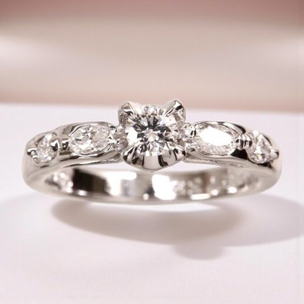 画像1: 【オーダー制作例】お母様のダイヤリング2本をリフォームした婚約指輪 (1)