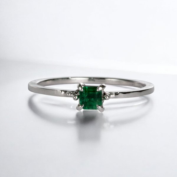 画像1: Pt900エメラルドリング(0.20ct) (1)