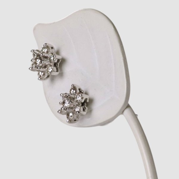 画像2: K18WG フラワーダイヤモンドピアス（直結） (2)