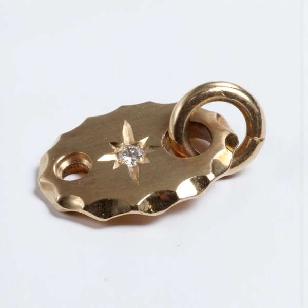 画像2: K18ダイヤモンド（0.047ct）入りプレートペンダント (2)