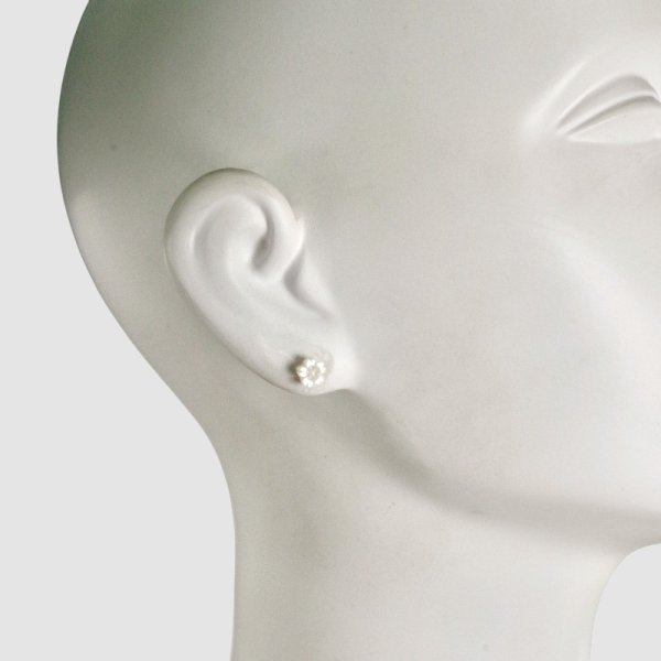 画像6: 白サンゴ 桜フラワー チタンピアス (6)