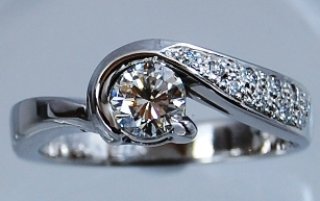 Pt900白蝶パールダイヤリング ◇ベル宝飾オンラインショップ ◇