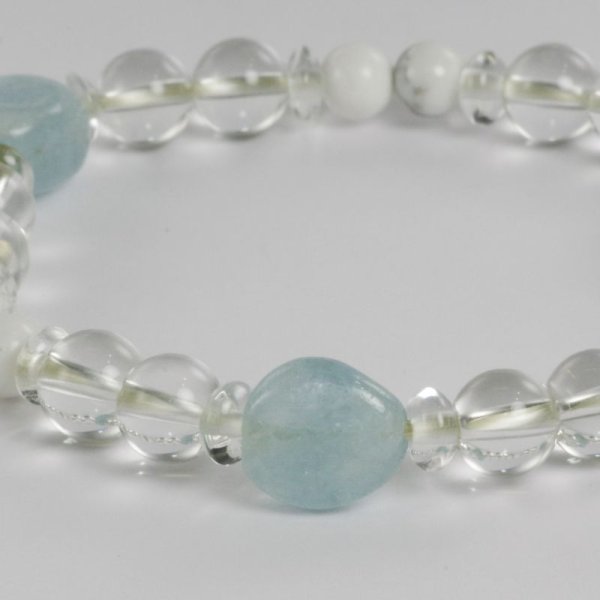 画像3: アクアマリン・ハウライト&水晶 ブレスレット (3)