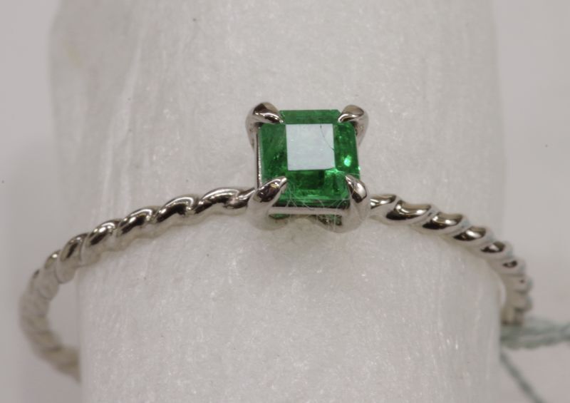 Pt900　アンティーク　エメラルドリング　0.53ct　9.5号サイズ直し無料
